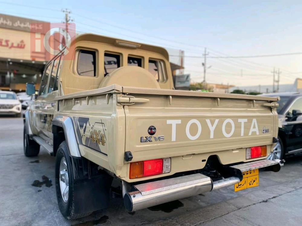 تويوتا لاند كروزر 70 بيك اب